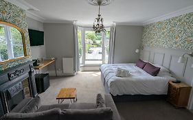 Four Seasons Guesthouse